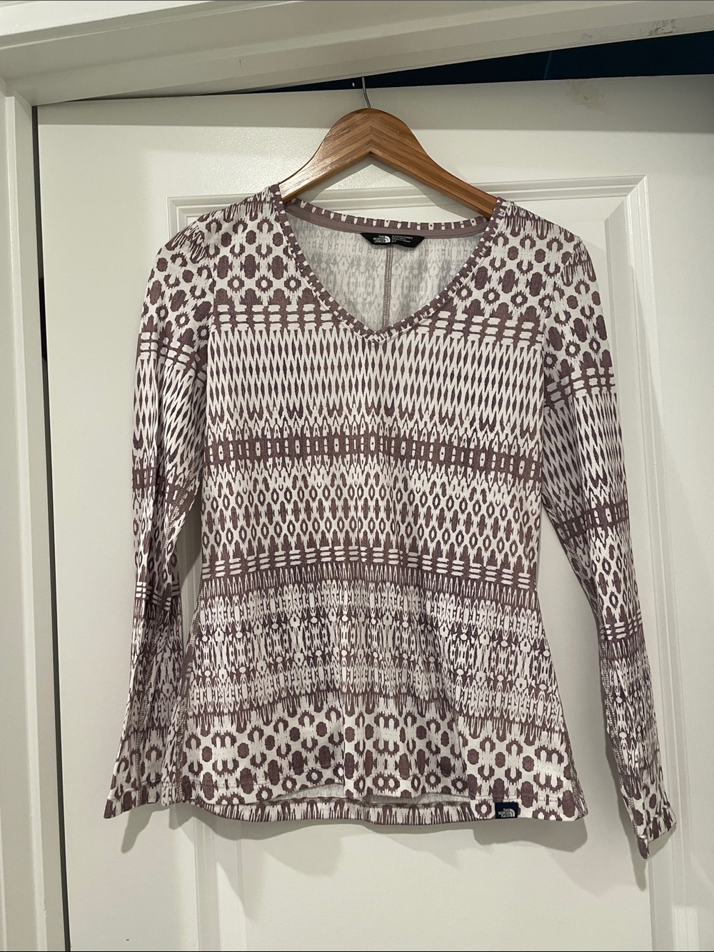 The north face women’s long sleeve tee small